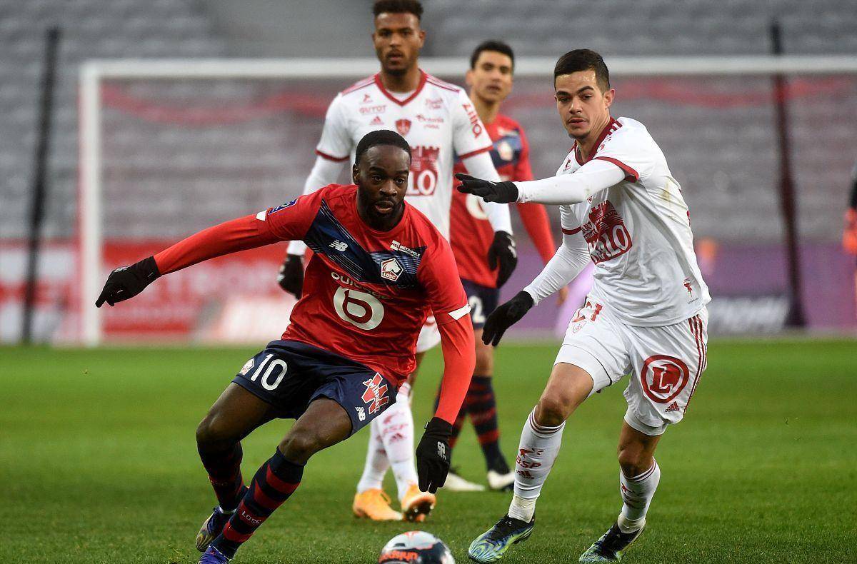 观众们不仅 观众们不仅