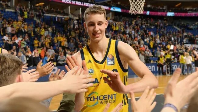 武磊的传射 武磊的传射