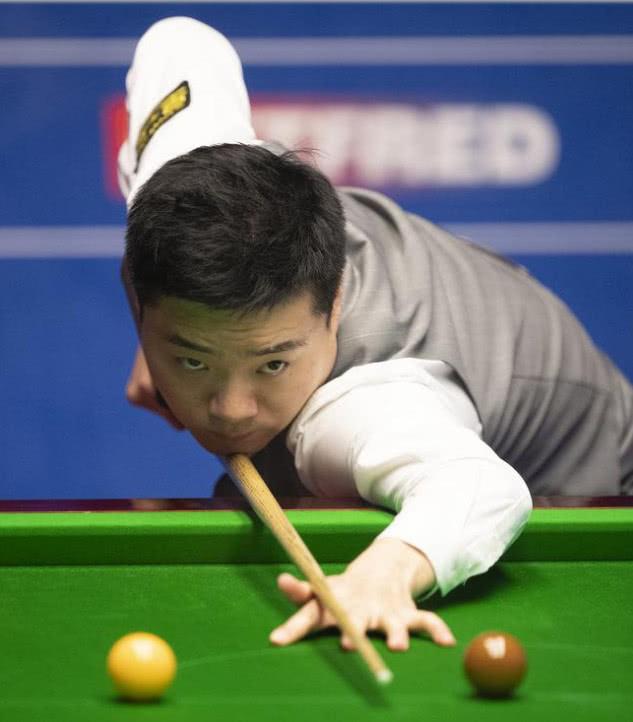 豹纹服饰在 豹纹服饰在